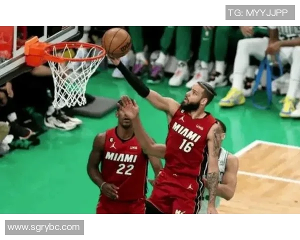 波士顿与迈阿密的激烈对决谁将赢得这场篮球盛宴