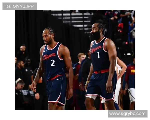 快船大胜篮网，莱昂纳德发挥出色，掀起赛场风暴