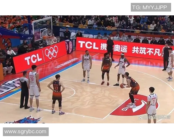 台北男篮与香港男篮激战正酣争夺篮球赛场荣耀与胜利